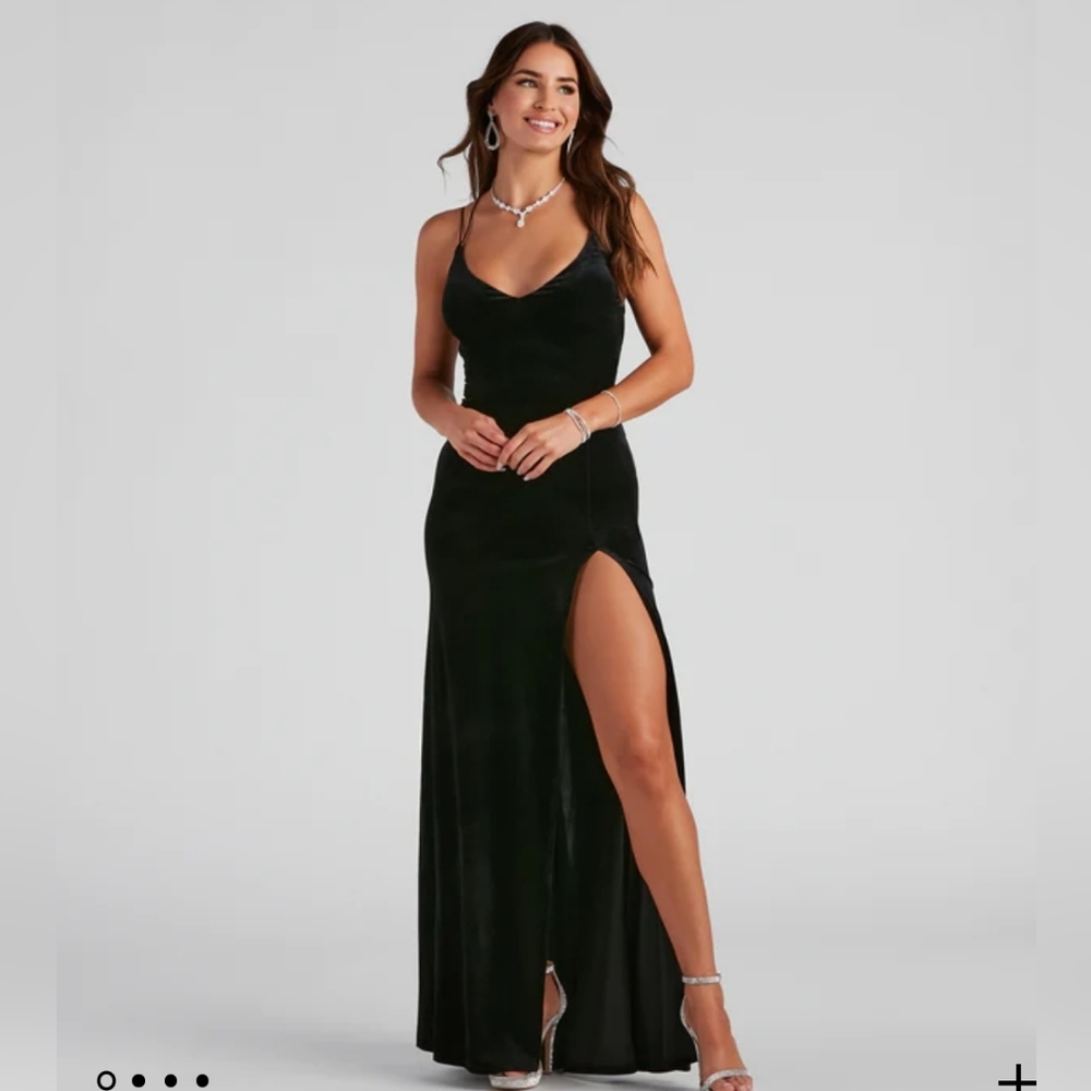 NWT Windsor Vega Formal High Slit Black Velvet Dress - Size Medium